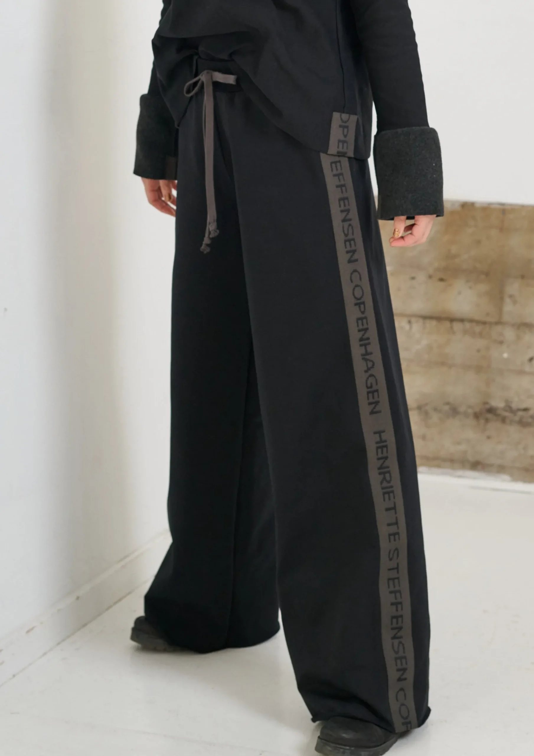 Henriette Steffensen Copenhagen FLARE SWEATHOSE | 72009 BLACK Flash Sale