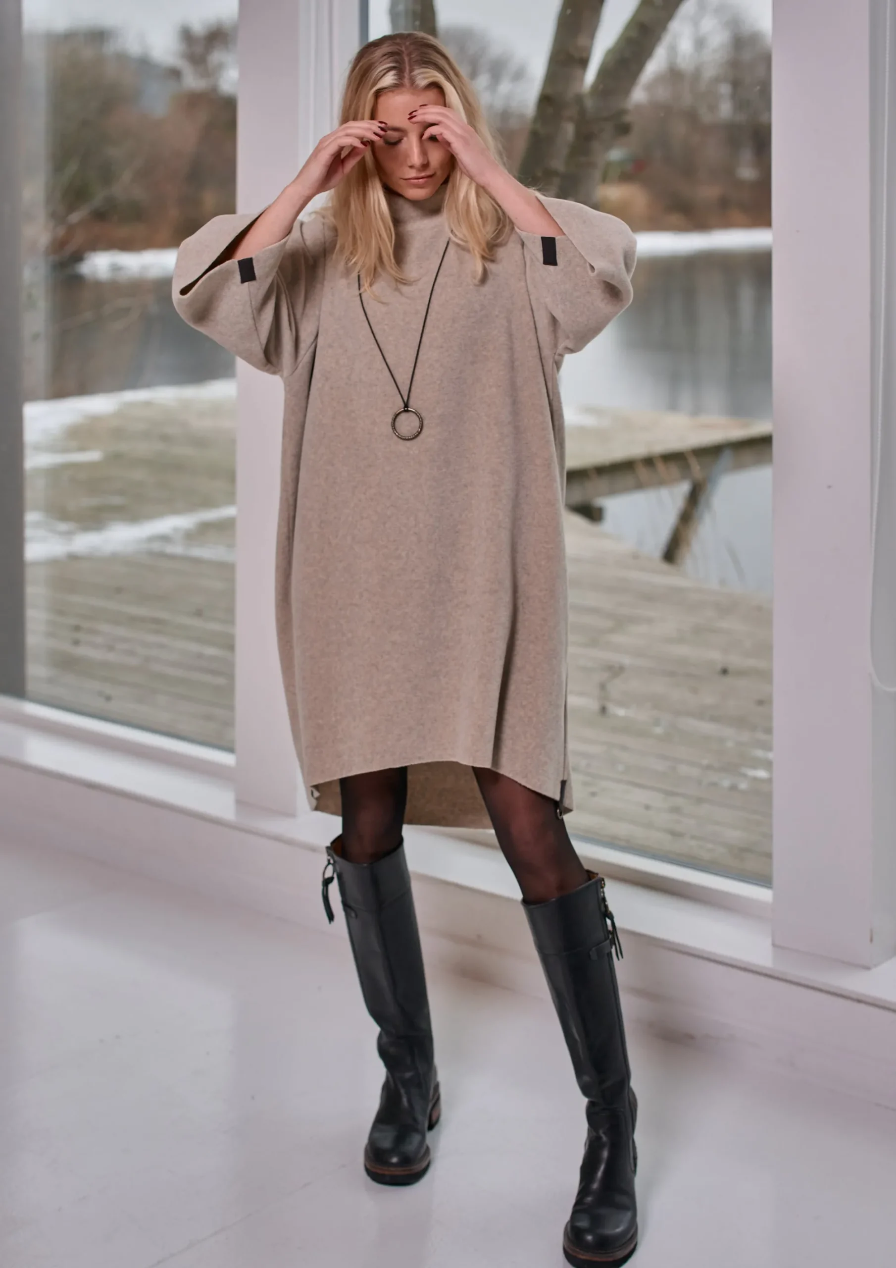 Henriette Steffensen Copenhagen KLEID MIT HOHEM HALS | 3243 SAND Fashion